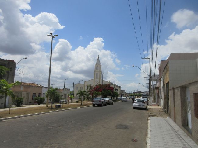 夜は冷えるぞーと言われてた通り、激寒だった<br /><br />朝の教会<br /><br />