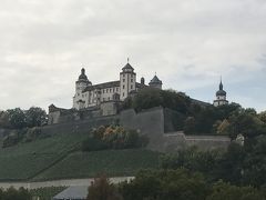 ヴュルツブルクのマリエンブルク要塞見学・その後旧市街をブラブラしながら、旧マイン橋でワインを頂く
