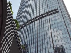 深圳で2番目に高い京基１００ビルの隣にあります。