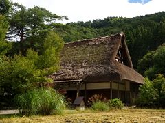 明善寺

立派な茅葺屋根です。