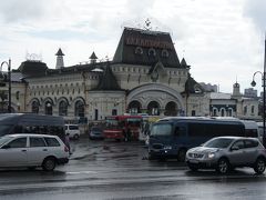 バスで帰還

バス停は駅の目の前なので、ついでに中を覗くことに

ほかの方のクチコミにもありますが、駅に入るには飛行機に乗るような、荷物のエックス線検査と本人の金属探知機の検査があります