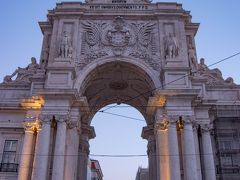 コメルシオ広場ではずっとイベントの準備みたいのやってました。
だからちゃんと写真は撮れず・・・