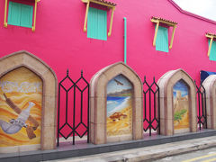 こちらはマスカットストリート

1891年にイギリスの保護国となったオマーンの首都マスカットにちなんで名付けられたそうです