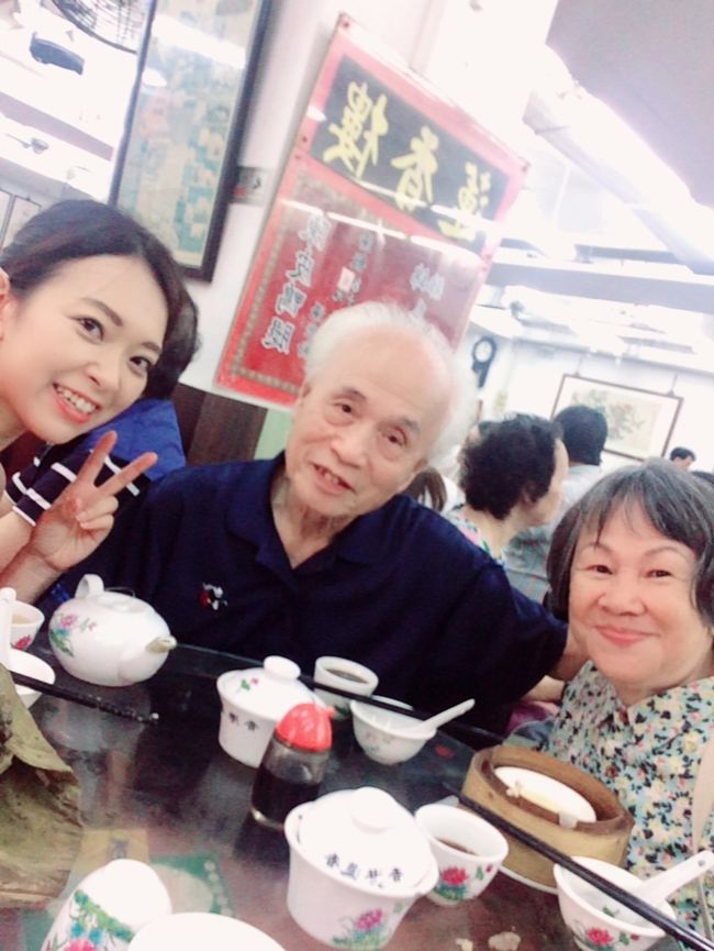 相席で一緒になった地元の仲良しおじいちゃん、おばあちゃん。<br />お互いカタコトの英語でお話し☺︎