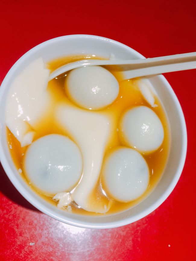 胡麻団子入り豆腐花♪<br />いただきまーす。