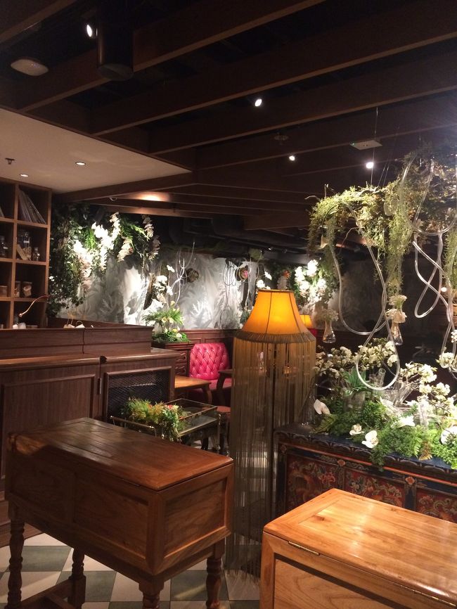 それもそのはず、店内がめちゃくちゃ可愛い！！<br />私の写真力じゃ可愛さを写しきれていないのが無念でなりません。<br /><br />カフェ好きな人は是非オススメです♪<br />