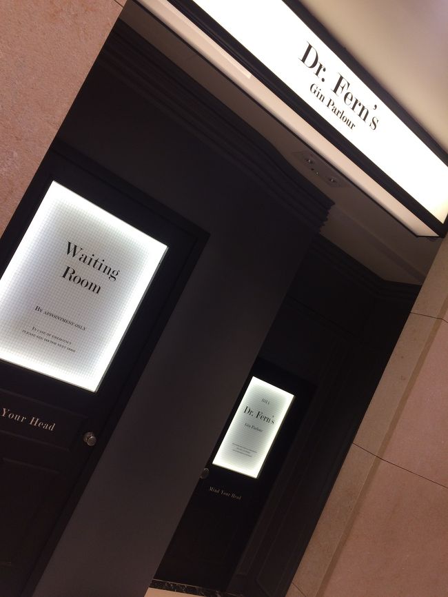 写真だと分かりづらいけど、サイズ感の違う扉が２つ。<br />かがまないと入れないのかな？<br />と、思いきや、、w<br /><br />これは行ったときに体験あるのみで。<br /><br /><br />入り口は右側です。<br />