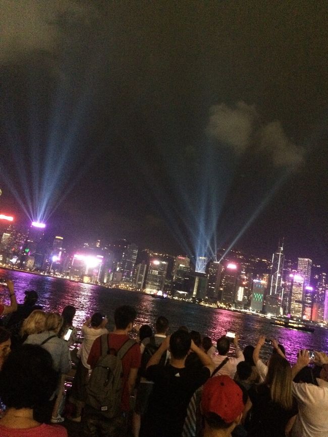 次のホテルはオリンピック駅が最寄りのホテル。<br />モンコックにも近い。<br />さっそくチェックインしてすぐにシンフォニーオブライツを観に出発！<br /><br />の、はずかホテルのカードキーに苦戦、、、<br /><br />まさかの始まる15分になってしまいタクシーで向かいました。<br /><br />タクシーを急かしてなんとか8時5分頃到着。<br /><br />無事に見れたー！<br />