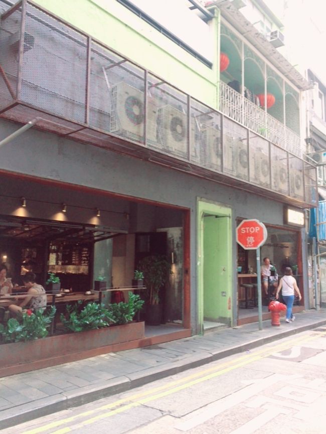 ここはカフェバーっぽかった。<br />しゃれおつです。