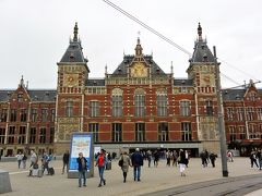 アムステルダム中央駅

翌日のデュッセルドルフに戻るチケットを買いに来ました。