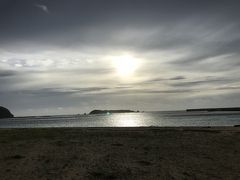 東海岸のアダンビーチに到着。ちょうと日が昇て来ていたのですが生憎の曇り空で今一です。