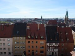 カイザーブルクから眺めるニュルンベルクの街並み。
1度目は雪景色、2度目は冬の晴れ間、そして3度目は秋空でした。