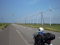 オトンルイ風力発電所
28基の風車が並ぶ壮観な風景
同じように撮影をしているライダーが沢山います