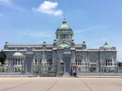 アーナンタサマーコム宮殿 （Ananta Samakhom Throne Hall）の全景です。
2017年末以降、近隣のウィマーンメーク宮殿と共に内部非公開となっています。
今後は敷地外より外観のみ拝観する事は可能なようです。残念です。