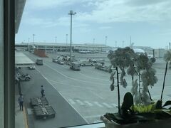 那覇空港に到着！
遅延もなく良かった～
台風一過です