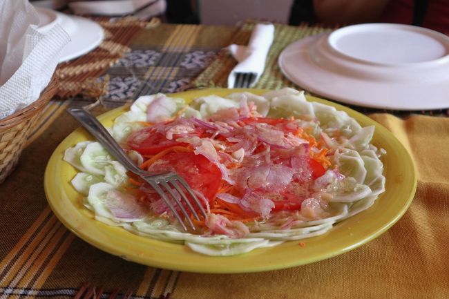 生サラダです。<br />食べている方もおられましたが、私はパスでした。<br />