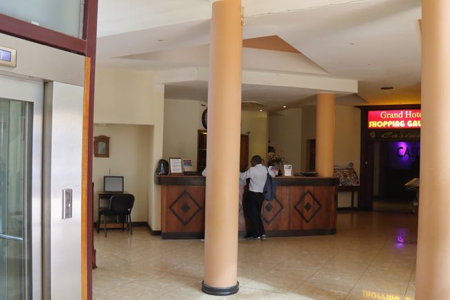 13：45　約40分で宿泊ホテルに到着です。<br />今日から2泊する、ル　グラン・ホテルにチェックインです。<br />びっくり、すごいホテルです。マダガスカルにもこんなホテルが。（すみません、失礼なことを言って）