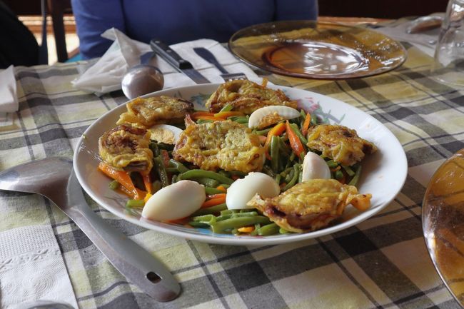 全員で取り分けるスタイルでした。<br /><br />野菜と天ぷらです。