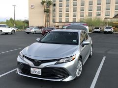 アメ車を借りようかと思ったのですが、無難にトヨタのカムリにしました。