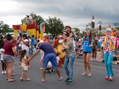 Move it！Shake it！Dance & play it！Street party