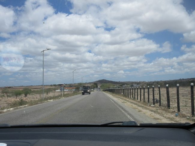 アラゴアス州は荒地ばっかりで<br />　乾燥して白土が続き、石ころだらけで耕作には向かない<br />　　まるでドミニカ移住みたいな土地だった<br /><br />