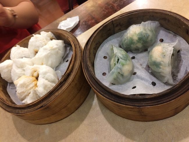 2日目。<br /><br />朝飲茶。ホテルに近いお店。