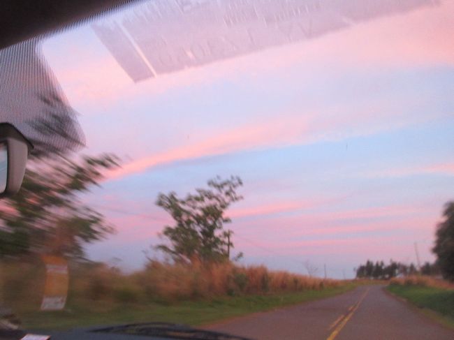 夕焼けがオレンジ色は当たり前<br />　朱色に焼けたら要注意<br /><br />空全体が真っ赤に焼けたら<br />　南太平洋ではなく、チリ地震だったりする<br /><br />焼け方で、いつ、どこで、が分かる様に学びたいね<br />　地球の反対側でも地球は素直に教えてくれるんだ<br /><br />