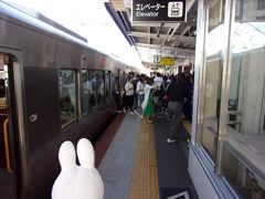 ということで、広島駅からＪＲ線に乗って宮島口まで行きます。
結構混んでいました(^_^;)。