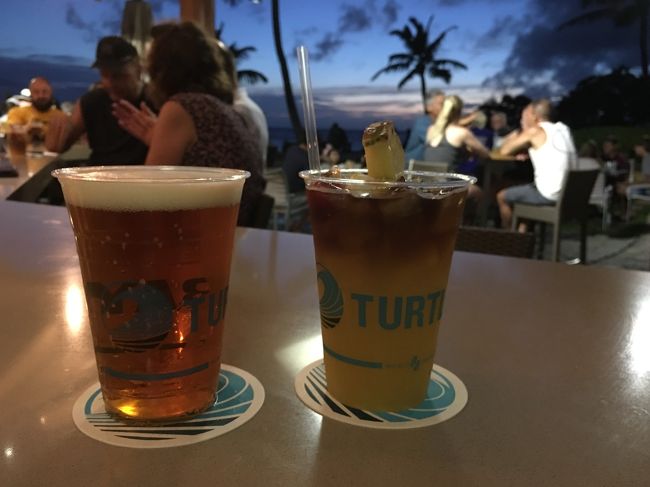 プールサイドでライブを聴きながら 軽めの晩ご飯。<br />コナのロングボードビールとマイタイ<br />マイタイ  濃いめです。