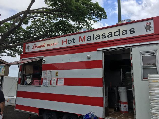 まずはワイケレプレミアムアウトレットを覗きましたが、欲しい物も見つからず。<br />となりのワイケレセンターの駐車場の一角にレナーズのフードトラックがあり、マラサダが買えるので、お昼ご飯がわり購入。車の中でいただきます。<br />12:30くらいで、5組ほどの待ちでした。