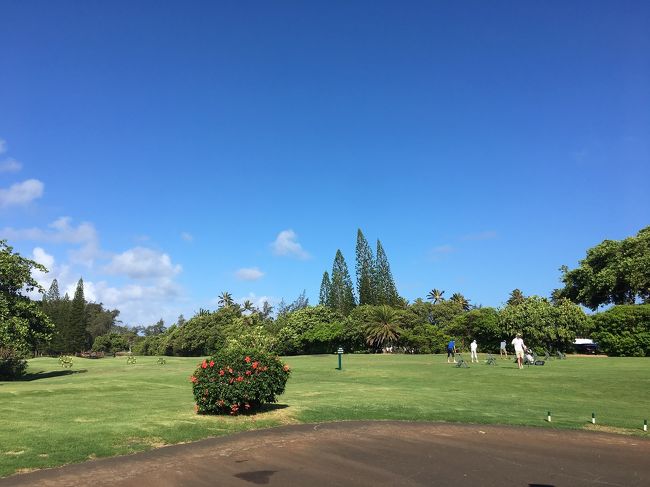 離島とまでは言えませんが、南国らしさを感じさせてくれるコースです。<br /> <br />空の青さと芝生のグリーン 映えますね