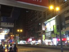 マカオから香港に戻ってきた。
友人は初香港だが、香港定番のビクトリアピークなどの夜景は興味がないとのことで、宿泊ホテルへ直行。
ホテルのある油麻地駅で下車。

