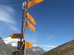 11:03 ツェルマットに到着

急いでスネガへのケーブル乗り場に向かい

11:10発のケーブルカーでスネガへ、到着後エレベーターで上に登り外に出ます

11:33 道標のStellisee を目指してスタート
 
1h15mになってましたが遠回りルートですかね

実際には25分で着きましたから