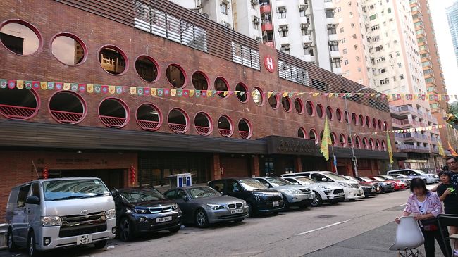 ベストポジションのDoragon Center前。<br />ポジション取り出来るかな。