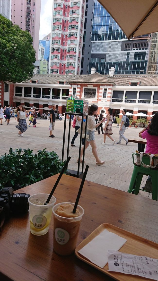 Tea time<br /><br />お金を払おうとしたけど、やっぱり払わせてもらえず。<br /><br />色々旅行の話をしたり、猫の話をしたり。