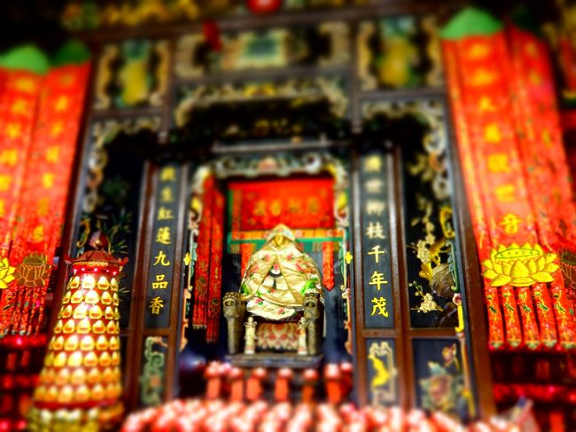 お賽銭を入れてお参りします。