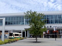 富山駅の建物の中から ちっちゃい電車が出てきたときは驚いた！
年甲斐もなく「きゃー可愛い」って叫んでしまって、はしゃいでしまって
…同行者にひかれた(^◇^;)