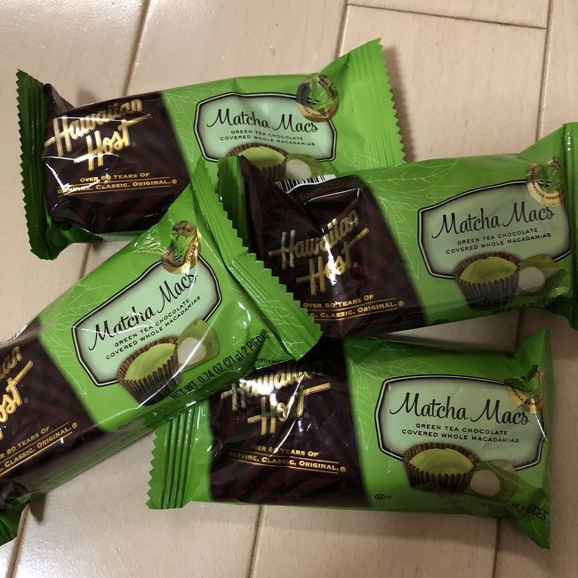 頼まれ物を購入してホッとした後、ミツワマーケットを覗くと、ちょこっと土産にぴったりなHawaiian Hostの二個入り抹茶味マカチョコが、￠99！！<br />抹茶味以外は$1.79なのに抹茶味だけが！<br />抹茶味だけを10個購入<br /><br />ホクホクしてたら、主人が欲しいもの見つけたから買うけど見て欲しいとか・・・<br /><br />HURLEYのキャップ、どれがいいかなぁ～とかなんとかモジモジしてるけどそれ、若い人のブランドじゃないの～？<br />全種類かぶってようやく決めて、日本語ペラペラの学生さんロコボーイがお会計してくれましたが、今だにかぶってるとこ見たことありません<br /><br />まぁ、ハワイの買い物はそんんことも多い我が家の3日目も終了です