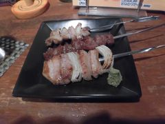 続いて大門横丁へ移動して焼き物を食べます。