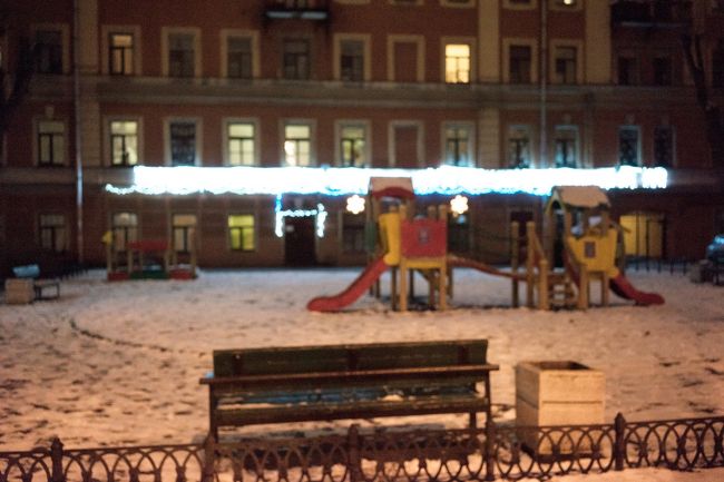 哀愁のある<br />雪降る児童公園