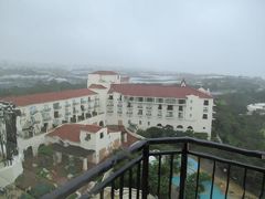 ９月２９日午後１時２０分。。
ホテル日航アリビラのラナイ（テラス）からの定点写真。