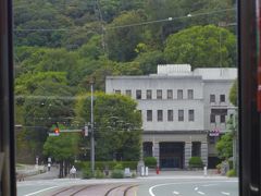 チンチン電車から以前に入場した事のある松山城を見たり。