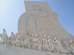 東側の側面です。
こちらは日本でもよく知られている、”ヴァスコ・ダ・ガマ”、”マゼラン”、”フランシスコ．ザビエル”といった面々の彫像が並んでます。