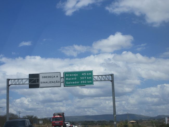 アラカジュまで４５ｋｍ、マセイオーまで３０７ｋｍ<br />　サルヴァドールには３５０ｋｍ<br /><br />