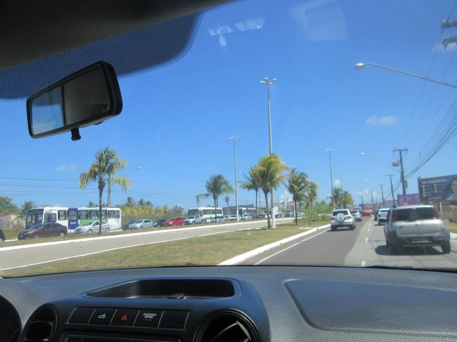 反対側車線は事故で大渋滞中<br />　トラックが自転車を巻き込む事故で警察が沢山来ていた<br /><br />