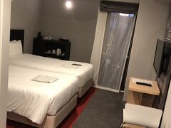 10：30pm 新宿に到着。
いつもの ibis hotel
今回もアップグレードしていただき ありがとうございました。
このホテル、これまで何十回と利用しているけれど
こんなに広いお部屋、初めて！