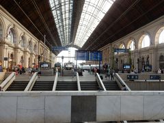 ブダペスト・ケレティ駅（東駅）です。
ウイーンからの列車はここに着きます。

地下鉄で、まずホテルに移動し、荷物を預けることに。
