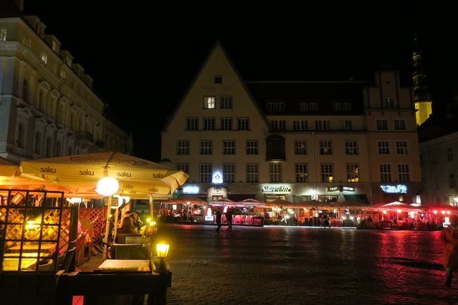 旅仲間の方と別れて、ホテルへ戻ります。<br />今回も旅仲間の方とは、色んなお話が出来て本当に楽しかったです！<br /><br />22時を過ぎていましたが、旧市街は賑わっていました。