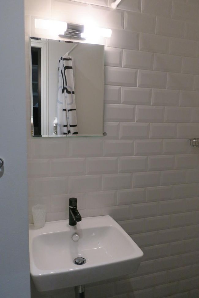 「水浸しタイプ」ですけど、カビなどの汚れは気にならなかった記憶です！<br /><br />見た感じ換気扇が無く、シャワー後は湿気がこもっていました。<br />でも、朝には渇いてたので、換気はされているようです。