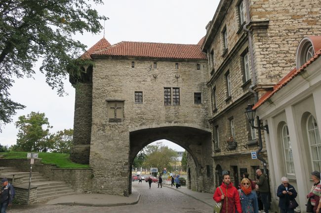 旧市街の一番北側の「スール・ランナ門」です。<br /><br />えっと…門です。<br />地球の歩き方にも、特に説明はありません(笑)